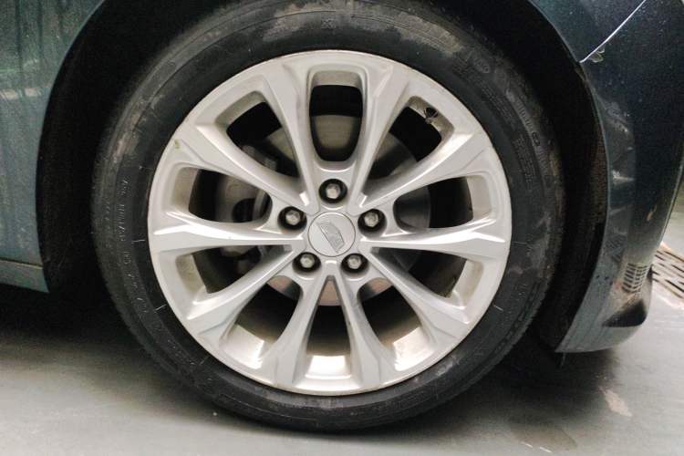 Used Cadillac CT5 2020 Revised Version 28T Luxury Edition Right Front Wheel Hub