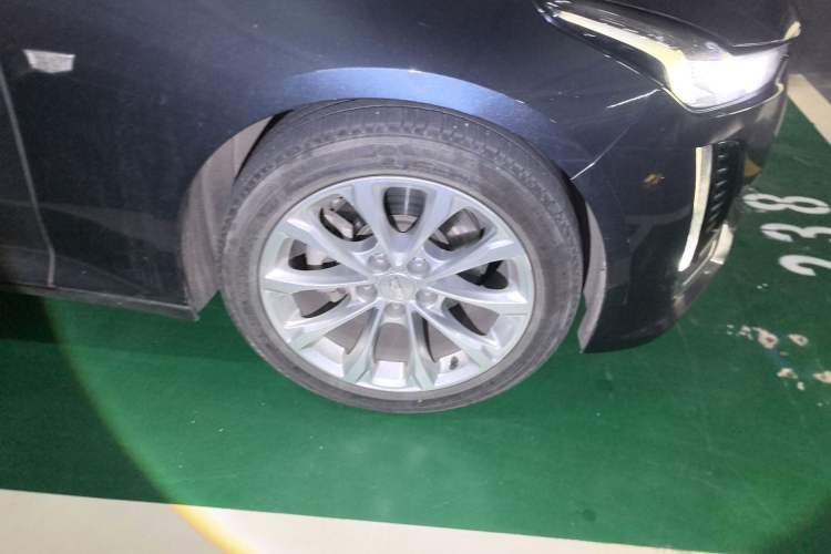 Used Cadillac CT5 2020 Revised Version 28T Luxury Edition Right Front Wheel Hub