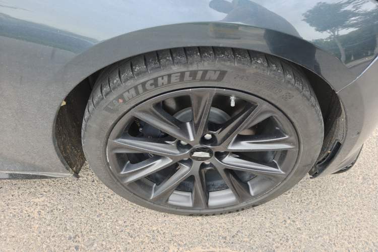Used Cadillac CT5 2020 Revised 28T Platinum Sport Edition Right Front Wheel Hub