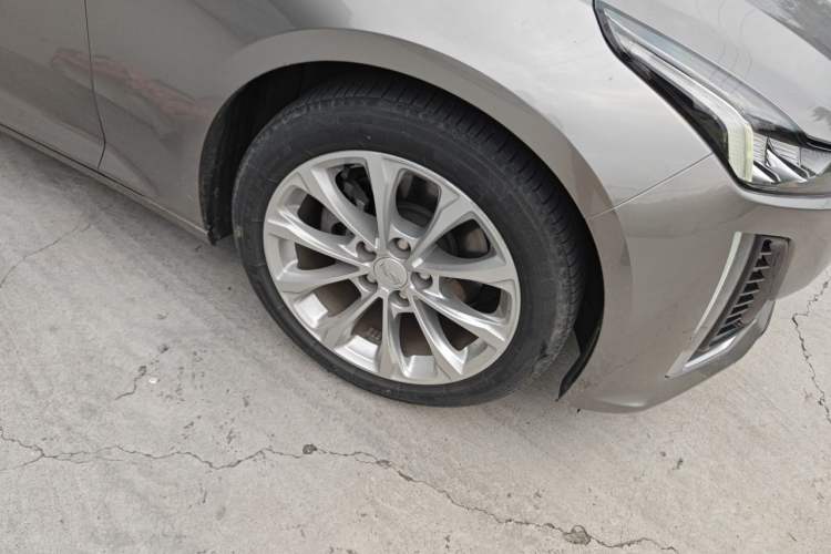 Used Cadillac CT5 2020 28T Luxury Version Right Front Wheel Hub