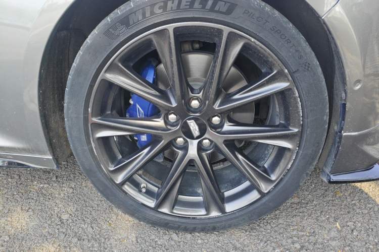 Used Cadillac CT5 2020 28T Platinum Sport Edition Right Front Wheel Hub