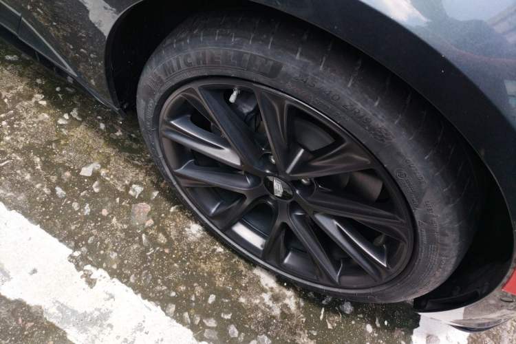 Used Cadillac CT5 2020 Revised 28T Platinum Sport Edition Right Front Wheel Hub