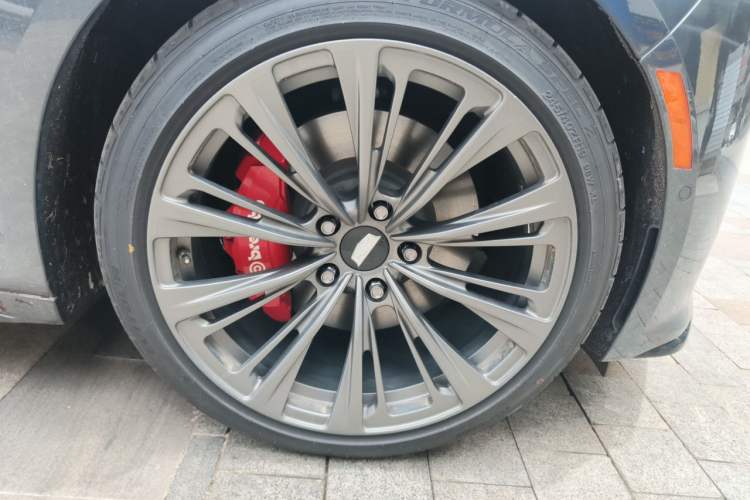 Used Cadillac CT5 2020 28T Platinum Sport Edition Right Front Wheel Hub