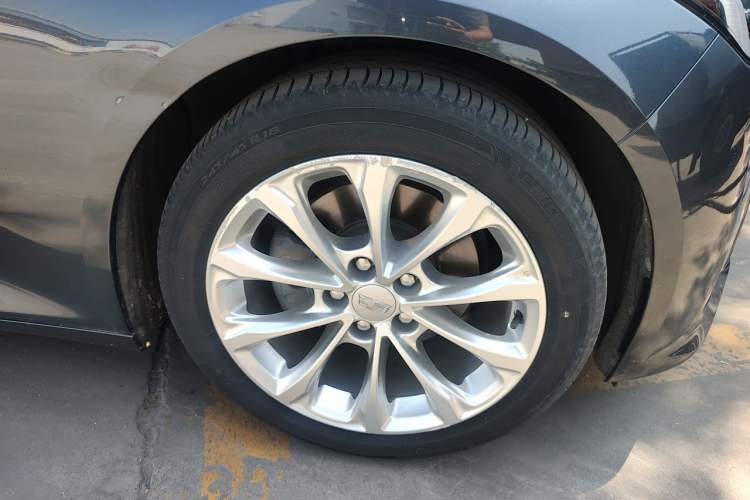 Used Cadillac CT5 2020 Revised Version 28T Luxury Edition Right Front Wheel Hub