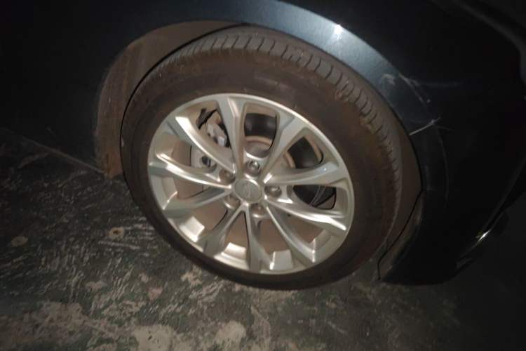 Used Cadillac CT5 2020 Revised Version 28T Luxury Edition Right Front Wheel Hub
