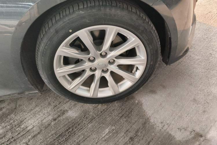 Used Cadillac CT5 2020 Revised Version 28T Fashion Edition Right Front Wheel Hub