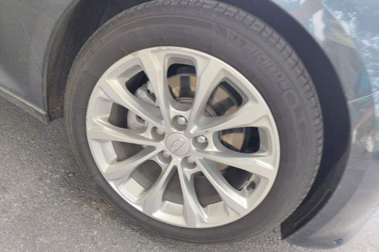Used Cadillac CT5 2020 Revised Version 28T Luxury Edition Right Front Wheel Hub