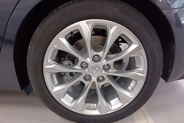 Used Cadillac CT5 2020 Revised Version 28T Luxury Edition Right Rear Wheel Hub