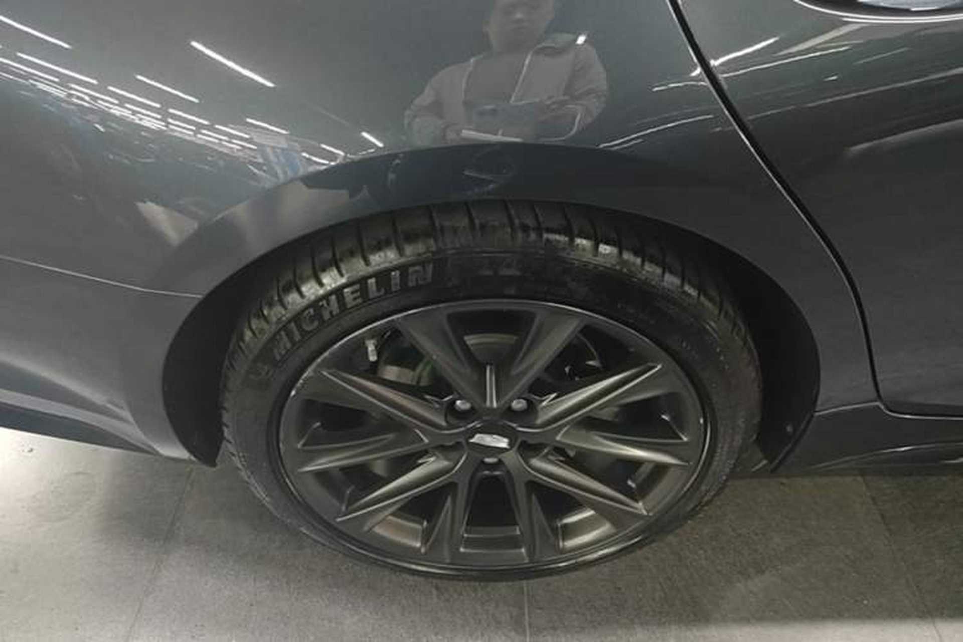 Used Cadillac CT5 2020 Revised 28T Platinum Sport Edition Right Rear Wheel Hub