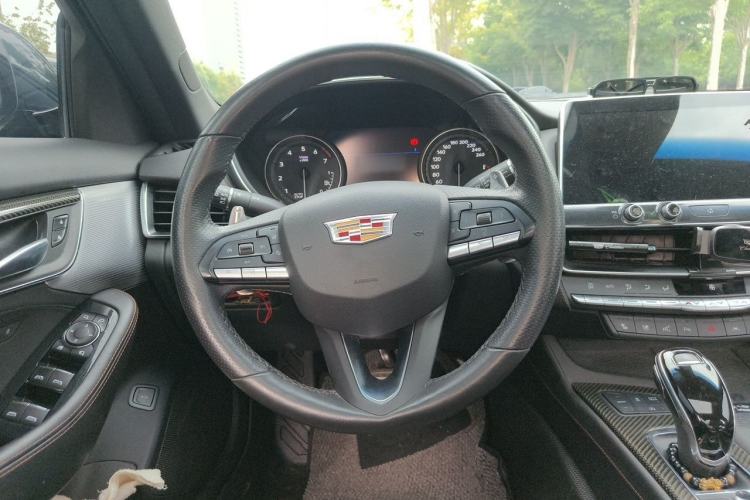 Used Cadillac CT5 2020 Revised 28T Platinum Sport Edition Steering Wheel