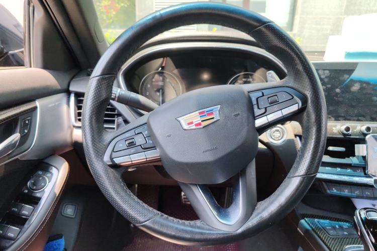 Used Cadillac CT5 2020 Revised 28T Platinum Sport Edition Steering Wheel