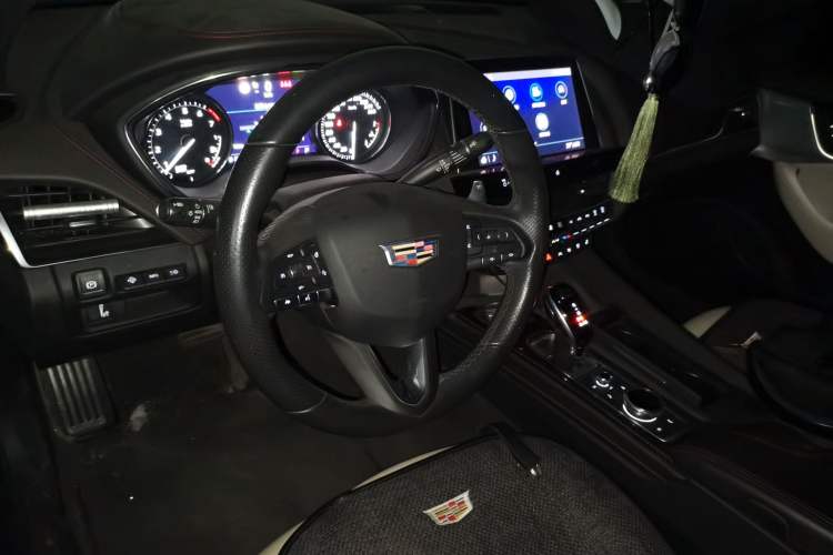 Used Cadillac CT5 2020 Revised 28T Platinum Sport Edition Steering Wheel
