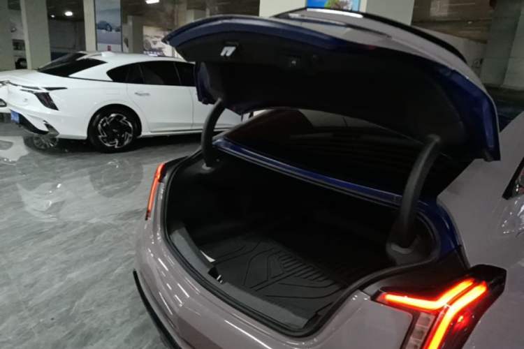 Used Cadillac CT5 2020 Revised 28T Platinum Sport Edition Trunk