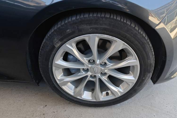 Used Cadillac CT5 2020 Revised Version 28T Luxury Edition Right Front Wheel Hub
