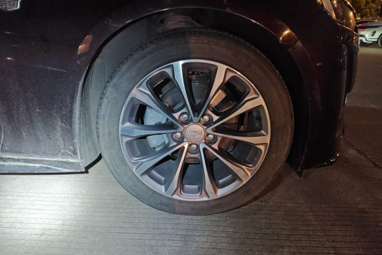Used Cadillac CT5 2020 28T Leading Sport Model Right Front Wheel Hub