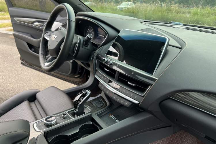 Used Cadillac CT5 2020 Revised 28T Platinum Sport Edition Interior 6