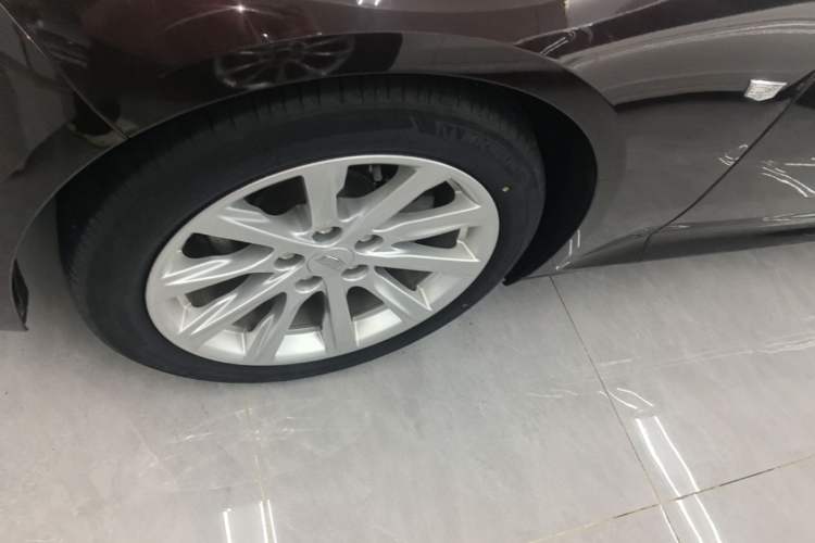 Used Cadillac CT5 2020 28T Tech Edition Left Front Wheel Hub