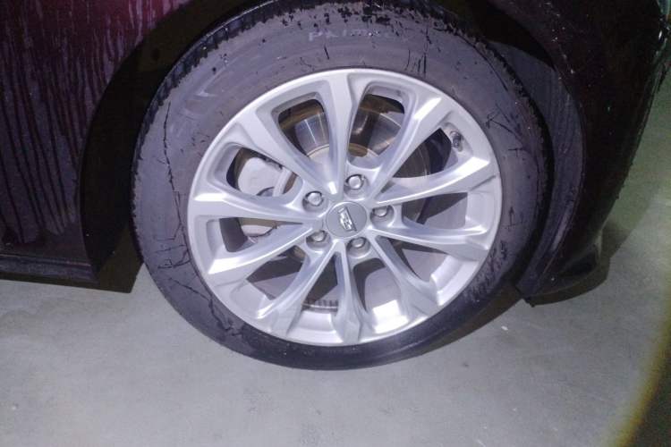 Used Cadillac CT5 2020 28T Luxury Version Right Front Wheel Hub