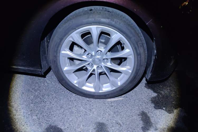 Used Cadillac CT5 2020 28T Luxury Version Right Front Wheel Hub