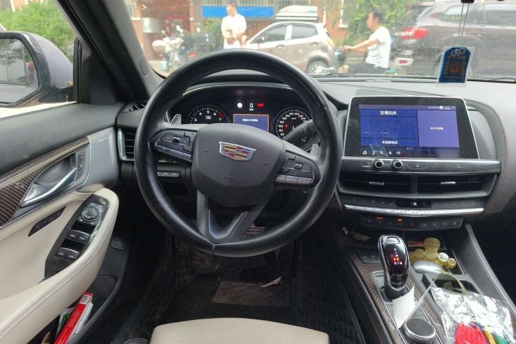 Used Cadillac CT5 2020 Revised 28T Platinum Sport Edition Steering Wheel