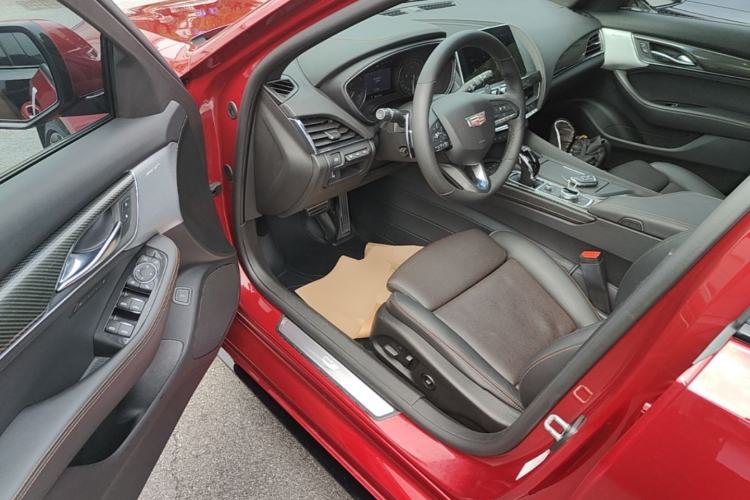 Used Cadillac CT5 2020 Revised 28T Platinum Sport Edition Driver Seat