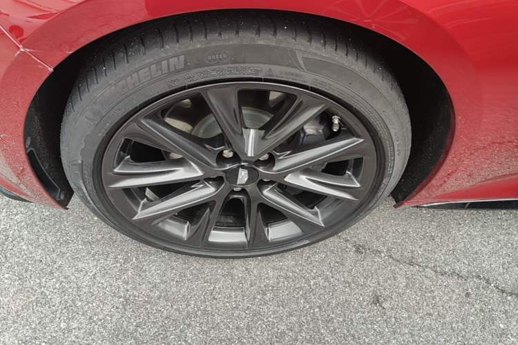 Used Cadillac CT5 2020 Revised 28T Platinum Sport Edition Left Front Wheel Hub