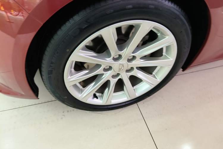 Used Cadillac CT5 2020 28T Tech Edition Left Front Wheel Hub