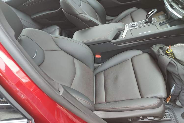 Used Cadillac CT5 2020 Revised 28T Platinum Sport Edition Right Front Seat