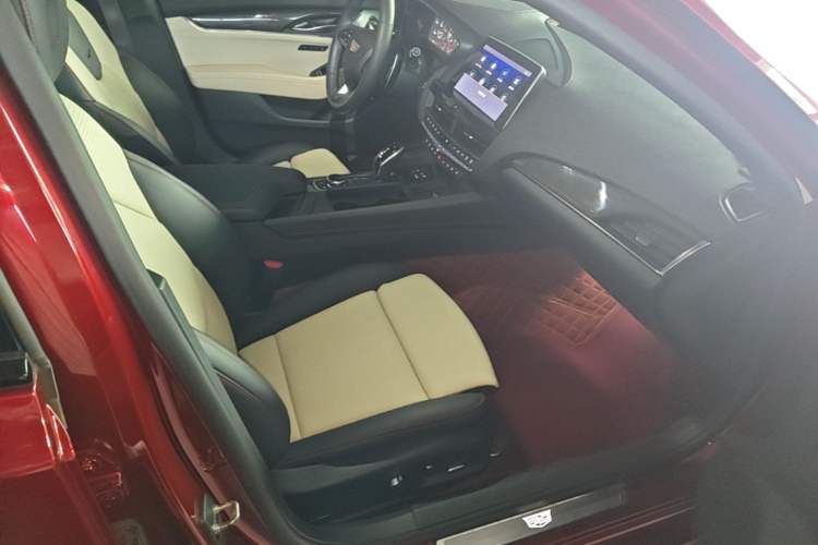 Used Cadillac CT5 2020 Revised 28T Platinum Sport Edition Right Front Seat