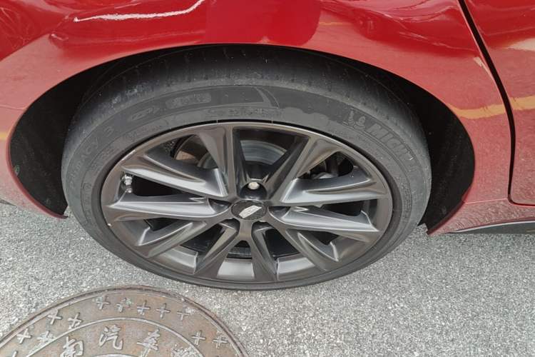Used Cadillac CT5 2020 Revised 28T Platinum Sport Edition Right Rear Wheel Hub