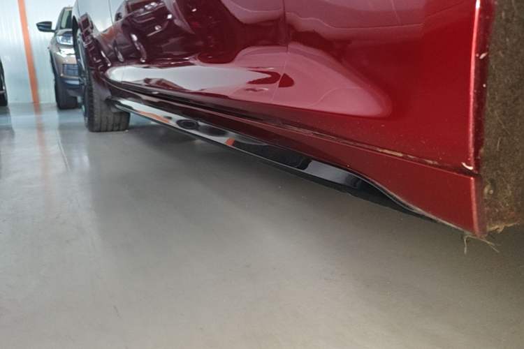 Used Cadillac CT5 2020 Revised 28T Platinum Sport Edition Right Side Sill