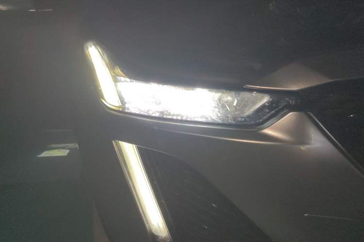 Used Cadillac CT5 2020 Revised 28T Platinum Sport Edition Right Front Headlight