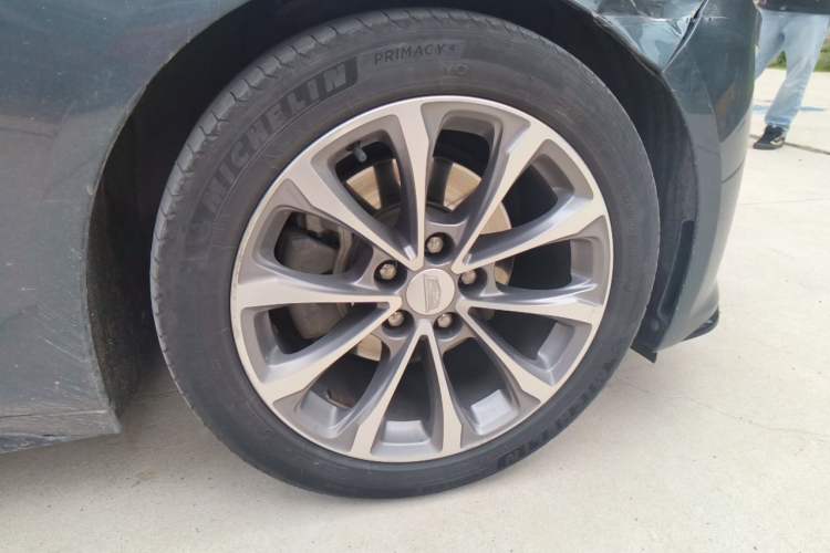 Used Cadillac CT5 2020 Updated 28T Leading Sporty Version Right Front Wheel Hub