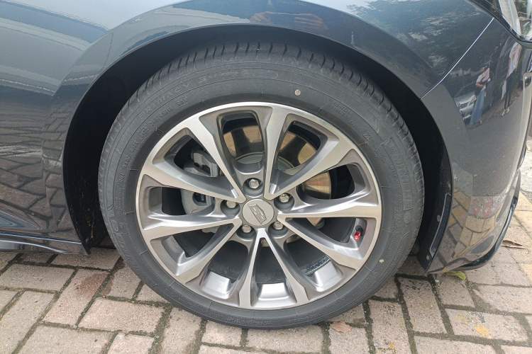 Used Cadillac CT5 2020 Updated 28T Leading Sporty Version Right Front Wheel Hub