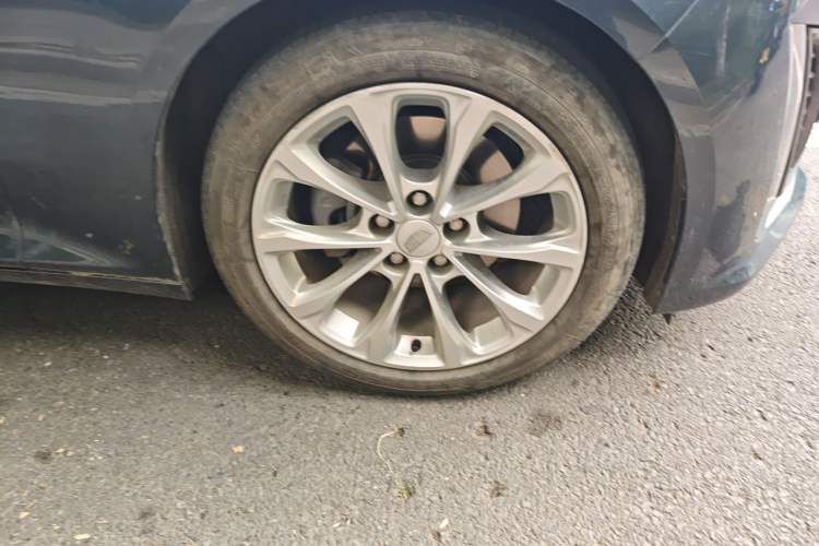 Used Cadillac CT5 2020 Revised Version 28T Luxury Edition Right Front Wheel Hub