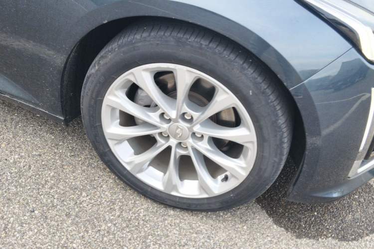 Used Cadillac CT5 2020 Revised Version 28T Luxury Edition Right Front Wheel Hub