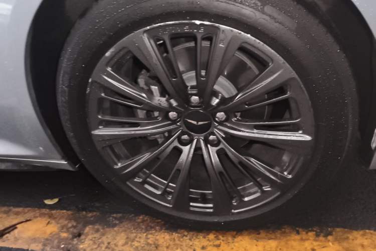 Used Cadillac CT5 2020 28T Leading Sport Model Right Front Wheel Hub