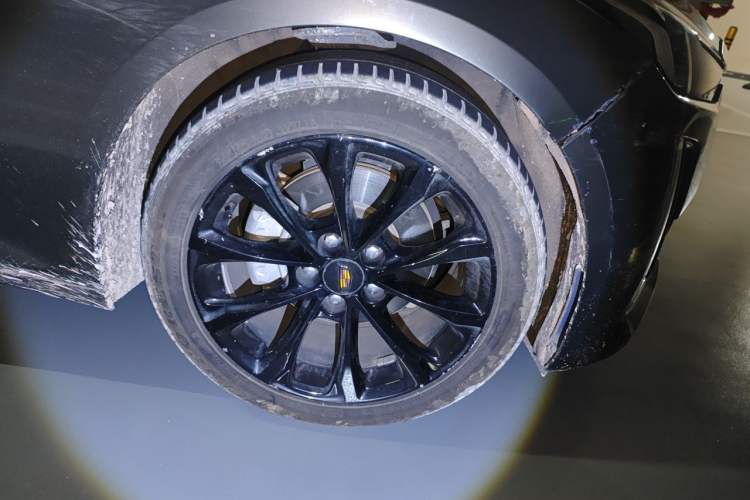 Used Cadillac CT5 2020 28T Luxury Version Right Front Wheel Hub