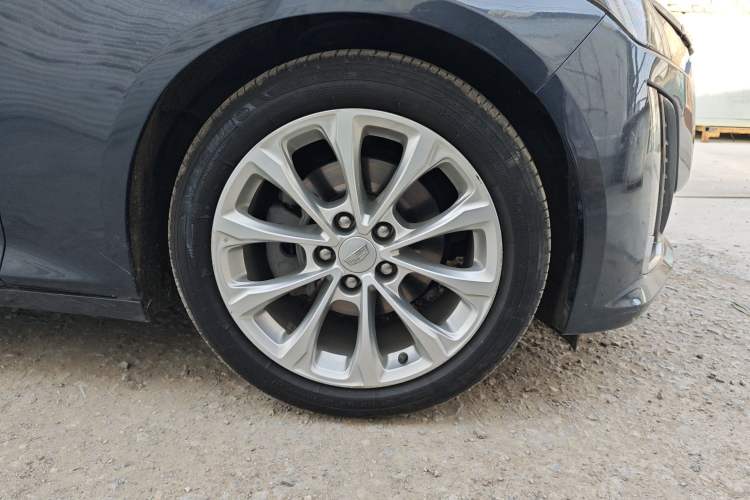 Used Cadillac CT5 2020 Revised Version 28T Luxury Edition Right Front Wheel Hub