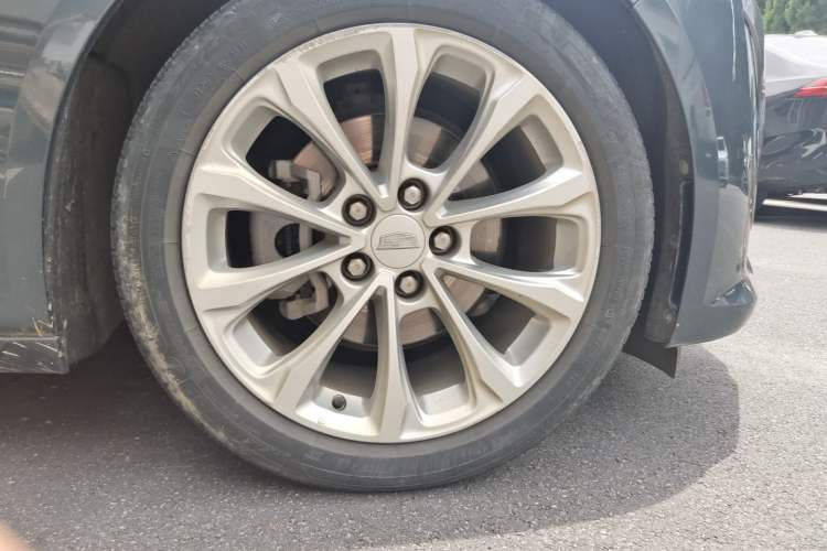 Used Cadillac CT5 2020 28T Luxury Version Right Front Wheel Hub