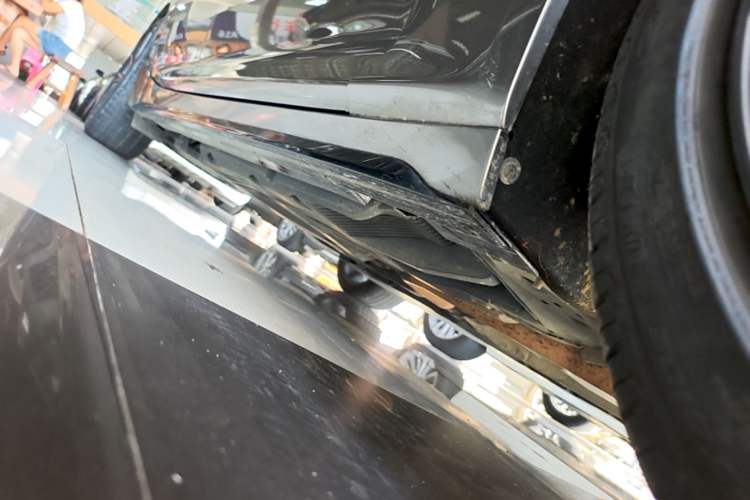 Used Cadillac CT5 2020 28T Platinum Sport Edition Right Side Sill