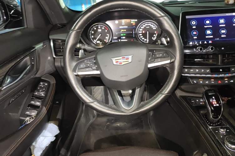 Used Cadillac CT5 2020 Revised 28T Platinum Sport Edition Steering Wheel