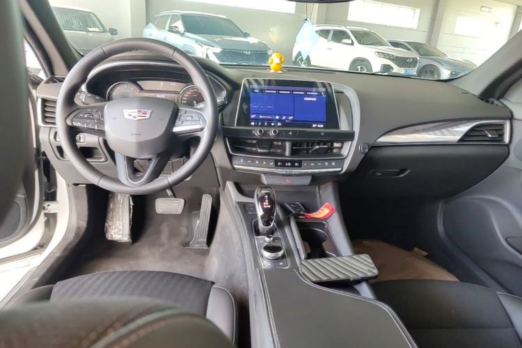 Used Cadillac CT5 2020 28T Tech Edition Center Console