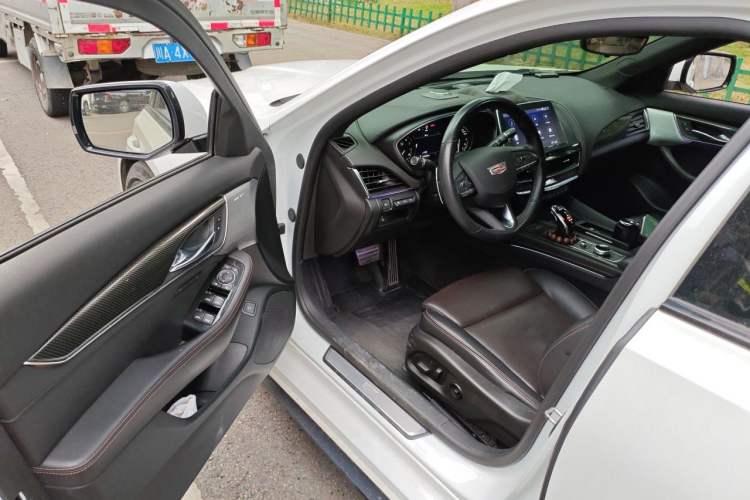 Used Cadillac CT5 2020 Revised 28T Platinum Sport Edition Driver Seat