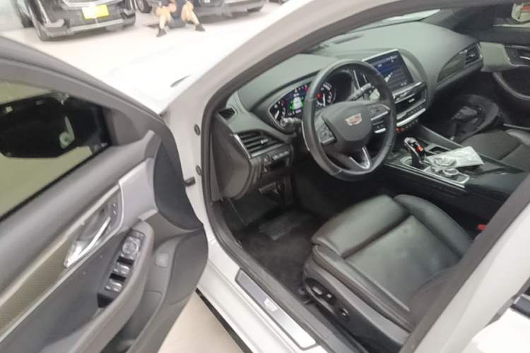 Used Cadillac CT5 2020 Revised 28T Platinum Sport Edition Driver Seat