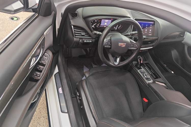 Used Cadillac CT5 2020 Revised 28T Platinum Sport Edition Driver Seat
