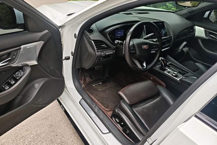 Used Cadillac CT5 2020 Revised 28T Platinum Sport Edition Driver Seat