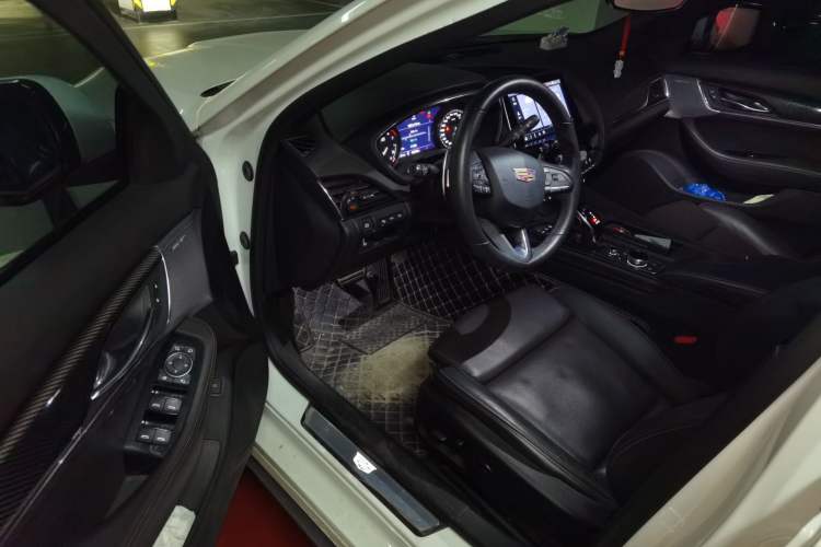Used Cadillac CT5 2020 Revised 28T Platinum Sport Edition Driver Seat
