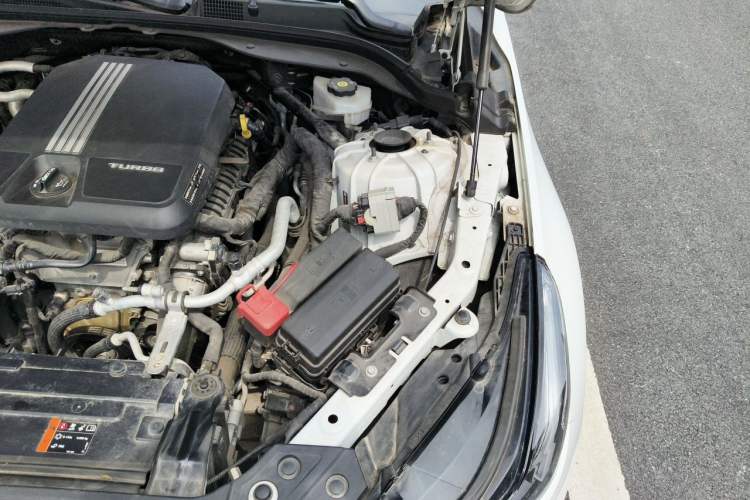 Used Cadillac CT5 2020 28T Tech Edition Engine Bay Left