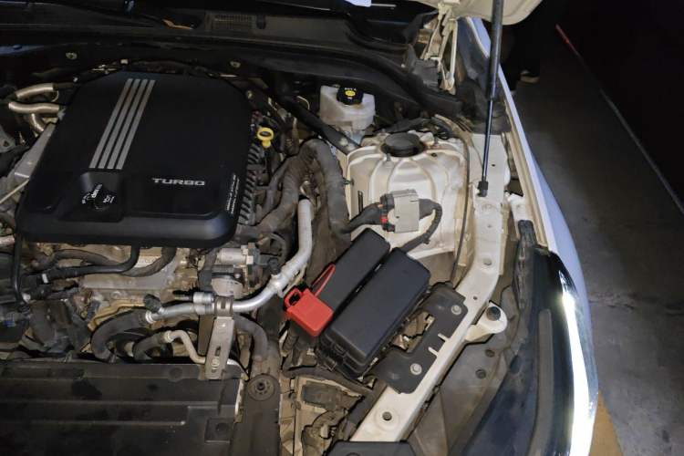 Used Cadillac CT5 2020 28T Tech Edition Engine Bay Left